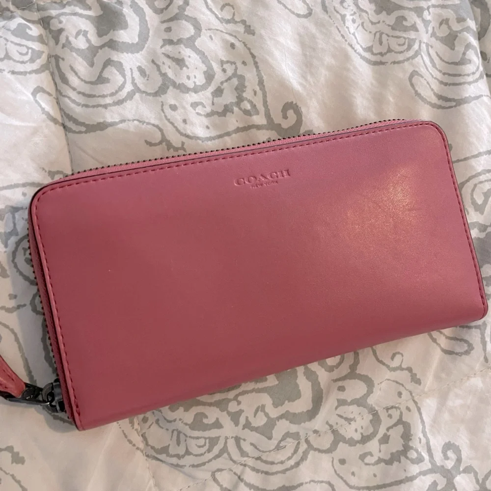 Coach wallet - Picture 1 of 2